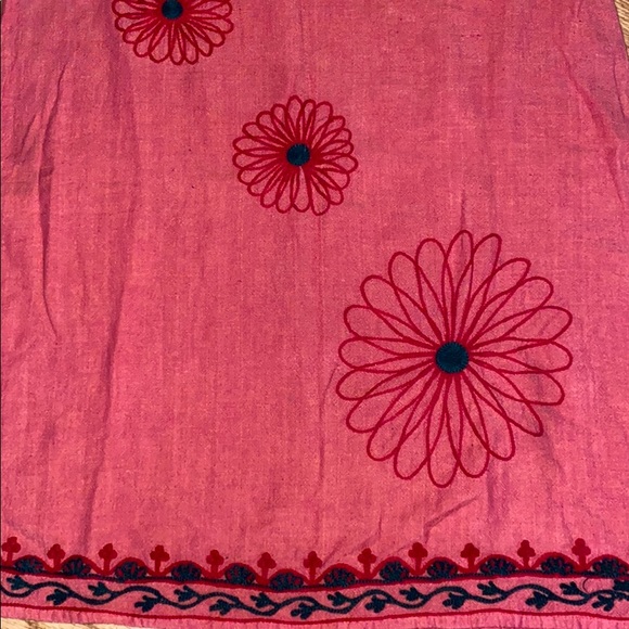 Embroidered daisy skirt - Picture 2 of 3